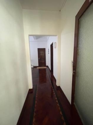 Arrenda-se moradia geminada  nao privada T4 climatizada - B. CENTRAL