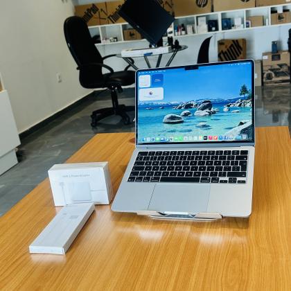 Apple MacBook Air 2025 | Apple M4 | 16GB RAM | 512GB SSD | 13.6”  Apple MacBook Air 2025 com processador Apple M4, 16GB RAM, 512GB SSD, ecrã 13.6” Liq