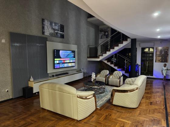 Arrenda-se Moradia Triplex T5 no Bairro Triunfo Novo
