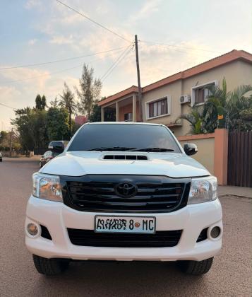 TOYOTA HILUX D4D CLUB CAB 2012 3.0cc 4x4 MANUAL