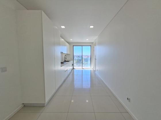 Arrenda-se Moderno Apartamento T4 no Prédio Zen_Av. Marginal