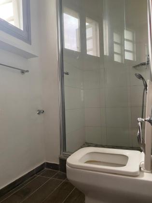 Arrenda-se moradia geminada T3 no 1⁰ andar com piscina - TRIUNFO