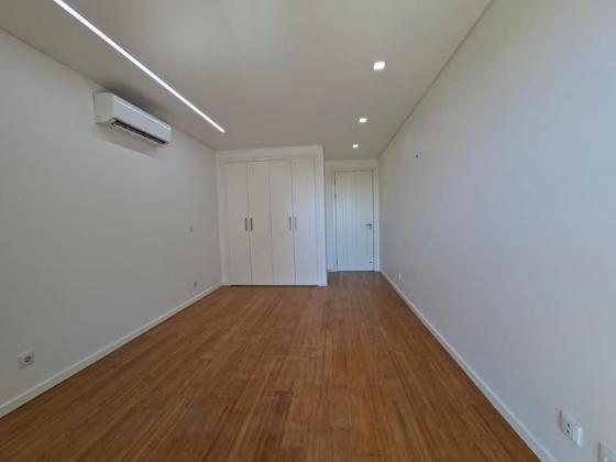 Arrenda-se Apartamento T4 no Zen Residence_Av. Marginal