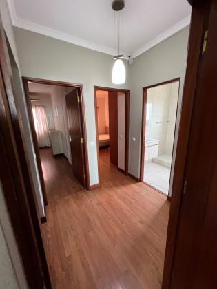 MOBILADA - arrenda-se flat T3 suite com piscina e vista ao mar