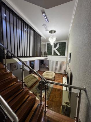 Arrenda-se Moradia Triplex T5 no Bairro Triunfo Novo