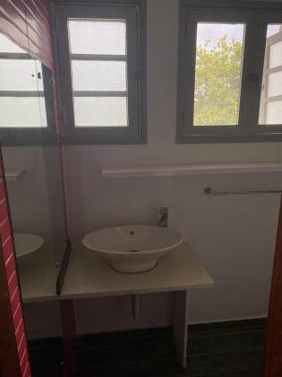 Arrenda-se moradia geminada T3 no 1⁰ andar com piscina - TRIUNFO