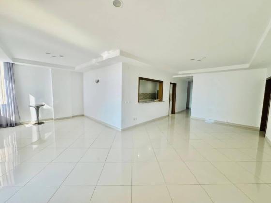 Arrenda-se flat T3 com vista ao mar - AV. MARGINAL