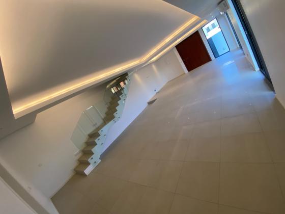 Arrenda-se moradia T4 (4 suites) com anexo - TRIUNFO