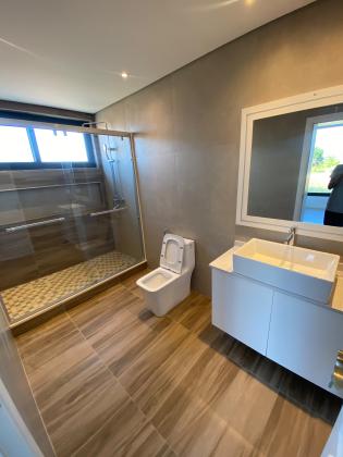 Vende-se moradia T4 (4 suites) com anexo - TRIUNFO