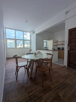 Arrenda-se flat T2 no 1⁰ andar - POLANA