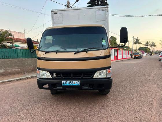HINO DUTRO J05 4 TONELADAS (Contentorizado)