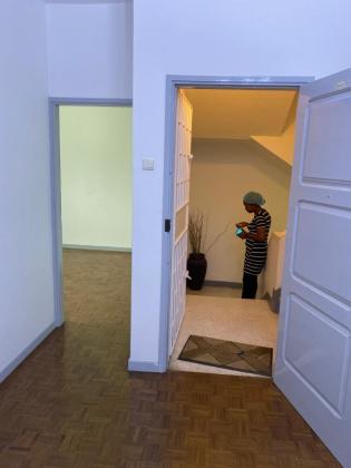 Vende-se flat T3 no 1⁰ andar - MALHANGALENE