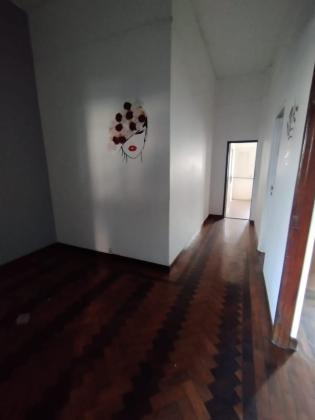 Arrenda-se flat T2 tipo geminada no 1⁰ andar com terraco privado - B. CENTRAL