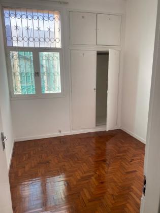Vende-se flat T3 no 1⁰ andar com dependencia - MALHANGALENE
