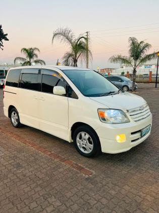 TOYOTA NOAH 2.0cc 2002
