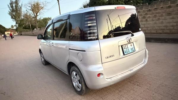 TOYOTA SIENTA 1.5cc 2008