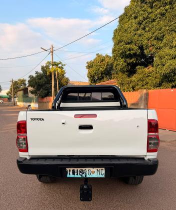 TOYOTA HILUX D4D CLUB CAB 2012 3.0cc 4x4 MANUAL