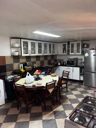 Arrenda-se moradia T5 (2 suites) climatizada com anexo - COOP