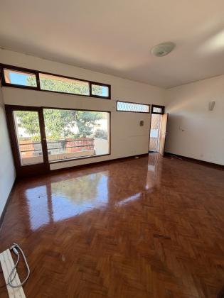 Vende se moradia duplex tipo 4 com suite no bairro da coop
