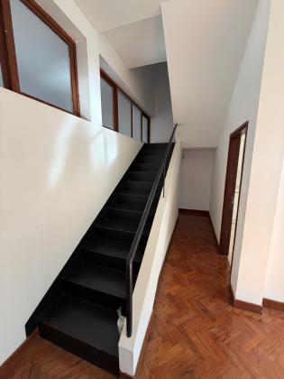 Vende se moradia duplex tipo 4 com suite no bairro da coop