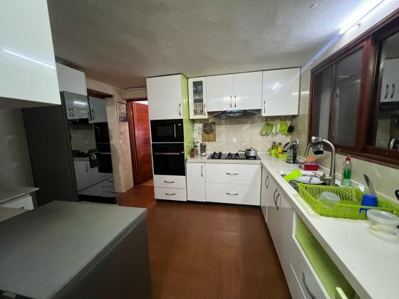Vende-se com exclusividade Moradia Gêmea T5+1 reabilitada
