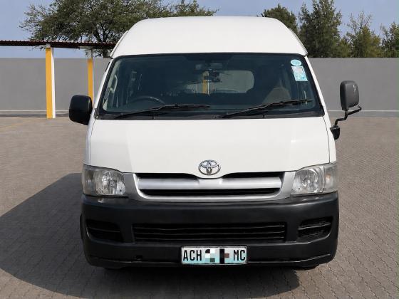 TOYOTA HIACE QUANTUM | 15 LUGARES | MOTOR 2KD DIESEL | CAIXA AUTOMÁTICA
