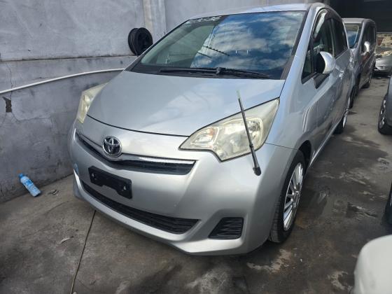 Toyota Ractis 2012