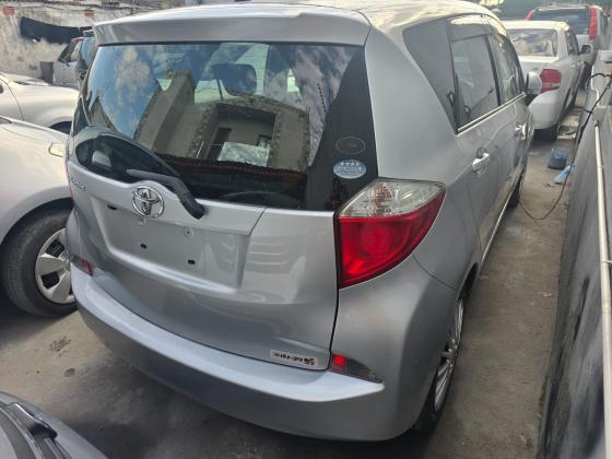 Toyota Ractis 2012