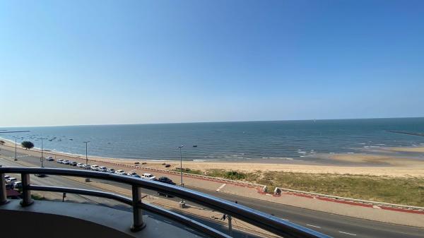 Arrenda-se flat T3 (2 suites) com vista ao mar - AV. MARGINAL