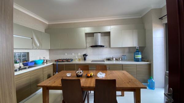 Arrenda-se flat T3 (2 suites) com vista ao mar - AV. MARGINAL