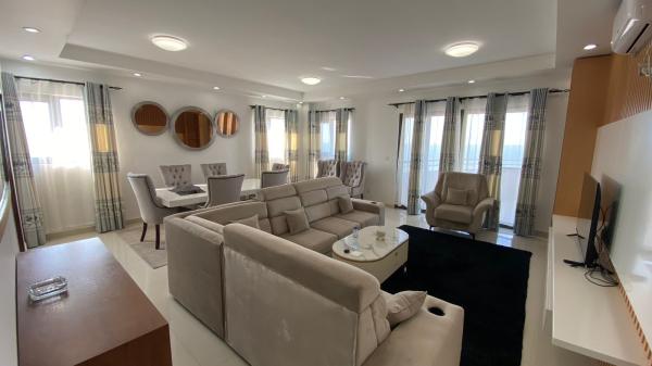 Arrenda-se flat T3 (2 suites) com vista ao mar - AV. MARGINAL