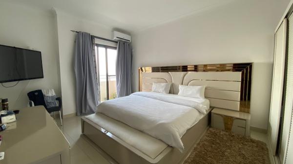 Arrenda-se flat T3 (2 suites) com vista ao mar - AV. MARGINAL