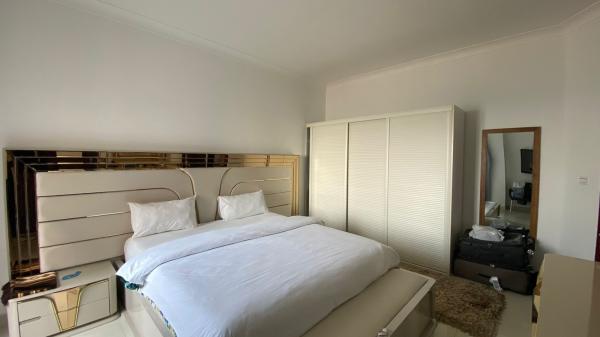Arrenda-se flat T3 (2 suites) com vista ao mar - AV. MARGINAL
