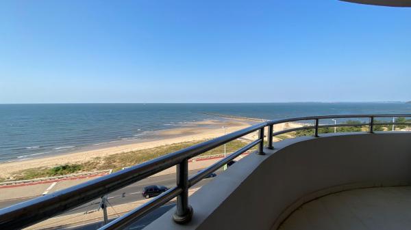 Arrenda-se flat T3 (2 suites) com vista ao mar - AV. MARGINAL