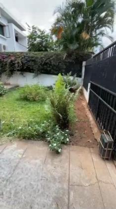 Arrenda-se moradia t4+1 na sommerchield zona do Parquinho