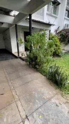 Arrenda-se moradia t4+1 na sommerchield zona do Parquinho