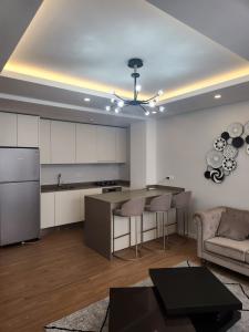MOBILADA - arrenda-se flat T1 com quintalzinho privado em predio novo
