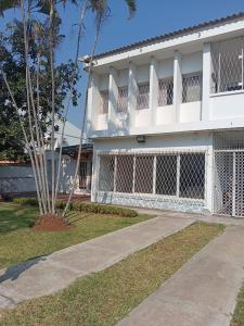 Arrenda-se Espaçosa Moradia T5 na Sommershield_Proxima ao Hospital Militar