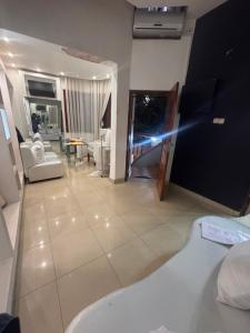 Vende-se com exclusividade Moradia Gêmea T5+1 reabilitada