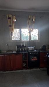 Vende-se flat T3 no 2⁰ andar com anexo no terraco - MALHANGALENE