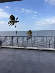 MOBILADA - arrenda-se flat T3 com vista ao mar e piscina - POLANA
