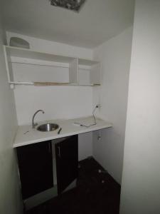 Arrenda-se flat T2 tipo geminada no 1⁰ andar com terraco privado - B. CENTRAL