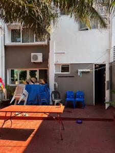 Arrenda-se moradia T5 (2 suites) climatizada com anexo - COOP