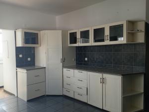 Arrenda-se flat T4 climatizada com vista ao mar - POLANA