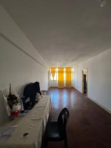 Vende-se Espaçoso Apartamento T3 no Bairro Central_Pandora
