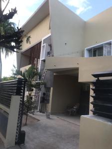 ARRENDA-SE GEMINADA T4 - CIDADE DE QUELIMANE (879380381)
