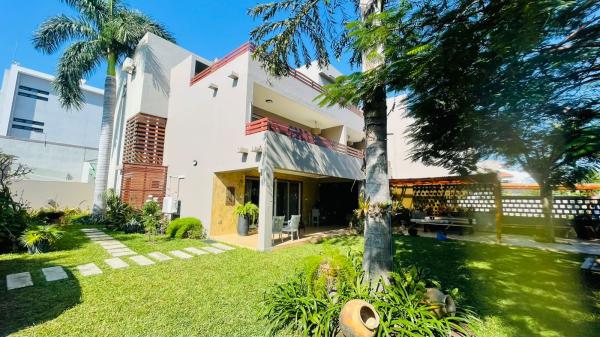 Vende-se Moradia T5 no Bairro Triunfo Velho