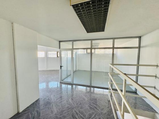 Arrenda-se Loja no Alto Maé_Av. Angola