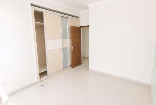 Vende-se Moradia/Geminada T3 no Condomínio Adil_Bairro Triunfo