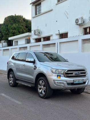 Ford Everest panorâmico